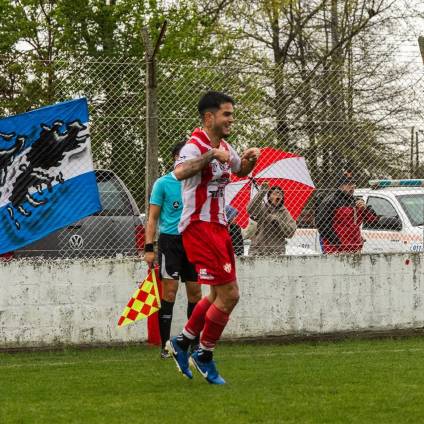 Cañuelas ganó, llegó a la punta y mete presión